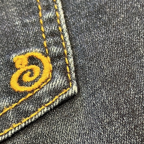 Indigo Rein Dark-wash Mildly Distressed Five Pocket Jean Shorts Jr. Size 13 - Picture 5 of 7